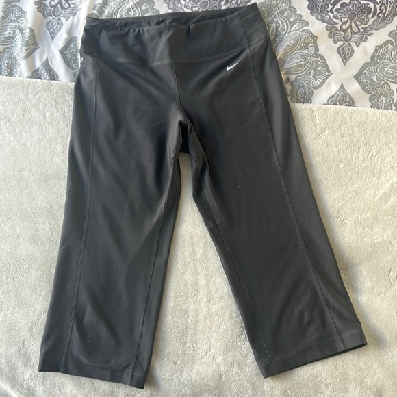 Nike Dri-Fit capri pants - Picture 1 of 6